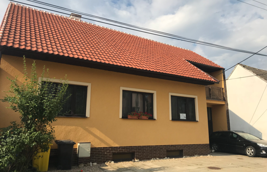 parkov&aacute;n&iacute; p&rcaron;ed apartm&aacute;nem